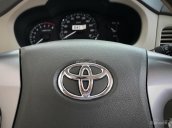 Cần bán gấp Toyota Innova E năm sản xuất 2014, màu bạc