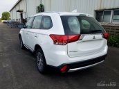 Bán xe Mitsubishi Outlander CVT 2018, màu trắng, giá luôn tốt nhất