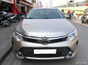 Cần bán lại xe Toyota Camry 2.5G đời 2016, màu vàng