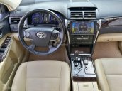 Cần bán lại xe Toyota Camry 2.5G đời 2016, màu vàng