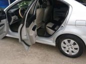 Bán ô tô Hyundai Verna đời 2010, màu bạc xe gia đình