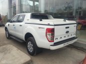 Bán Ford Ranger XLS AT 4x2 2018, màu trắng giao xe và hỗ trợ trả góp 90%, khuyến mại lớn