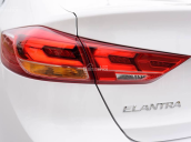 Bán Hyundai Elantra năm 2018 màu trắng, 729 triệu