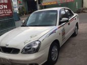 Cần bán Daewoo Nubira đời 2002, màu trắng, giá tốt