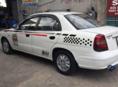 Cần bán Daewoo Nubira đời 2002, màu trắng, giá tốt