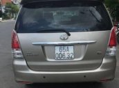 Xe Toyota Innova đời 2011, màu bạc xe gia đình