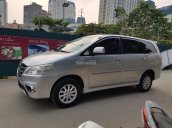 Cần bán Toyota Innova E sản xuất 2013, màu bạc xe gia đình chính chủ