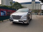 Cần bán Toyota Innova E sản xuất 2013, màu bạc xe gia đình chính chủ