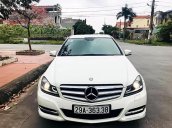 Cần bán lại xe Mercedes C200 đời 2011, màu trắng như mới