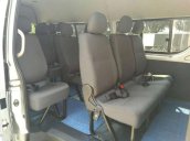 Cần bán xe Toyota Hiace sản xuất 2013, màu bạc