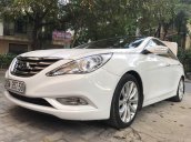 Cần bán Hyundai Sonata năm sản xuất 2011, màu trắng, nhập khẩu nguyên chiếc