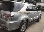 Bán xe Toyota Fortuner đời 2014, màu bạc số sàn