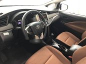 Bán ô tô Toyota Innova 2.0E 2018, màu bạc