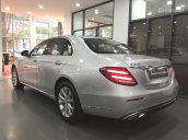 Cần bán Mercedes E200 đăng kí 2017 chạy 9077 km, màu bạc giá cực rẻ