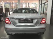 Cần bán Mercedes E200 đăng kí 2017 chạy 9077 km, màu bạc giá cực rẻ