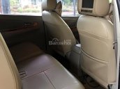 Cần bán Toyota Innova năm sản xuất 2010, màu bạc