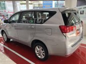 Bán ô tô Toyota Innova 2.0E 2018, màu bạc