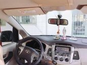 Cần bán xe Toyota Innova 2013, màu bạc, giá 557tr