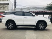 Bán xe Toyota Fortuner 4X2AT - 2017 màu trắng