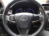 Cần bán xe Toyota Camry 2.5Q 2017, màu đen VIP