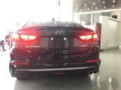 Cần bán Hyundai Elantra đời 2018, màu đen