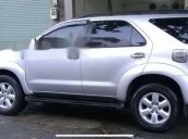 Cần bán gấp Toyota Fortuner năm sản xuất 2010, màu bạc giá cạnh tranh