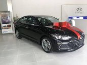 Cần bán Hyundai Elantra đời 2018, màu đen