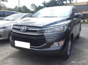 Cần bán xe Toyota Innova E số sàn 2017, màu đen, cực vip