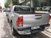 Cần bán xe Toyota Hilux sản xuất 2016 màu bạc, 760 triệu, xe nhập