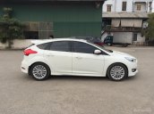 Giao ngay Ford Focus 5D Sport cao cấp đời 2018 màu trắng, hỗ trợ giảm giá khuyến mại phụ kiện lớn