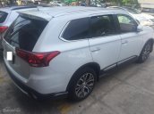 Bán xe Mitsubishi Outlander 2.0 Premium, tặng bộ body kits (6 món), bảo hiểm, Fim LLumar, trải sàn simili