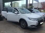 Bán xe Mitsubishi Outlander 2.0 Premium, tặng bộ body kits (6 món), bảo hiểm, Fim LLumar, trải sàn simili