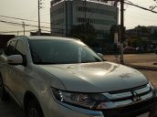 Cần bán xe Mitsubishi Outlander 2.0 CVT 2018, màu trắng, giá 823tr