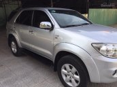 Cần bán gấp Fortuner G 2010 máy dầu, màu bạc số sàn