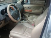 Cần bán xe Toyota Fortuner 2010, bản V, số tự động màu bạc