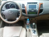 Cần bán xe Toyota Fortuner 2010, bản V, số tự động màu bạc