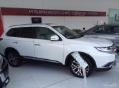 Cần bán xe Mitsubishi Outlander 2.0 Premium đời 2018, màu đỏ