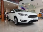 Bán Ford Focus 2018, màu trắng chỉ với 100 triệu tiền mặt, hỗ trợ trả góp lên tới 90% giá trị xe. Mr Trung: 0967664648