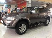 Cần bán gấp Mitsubishi Pajero đời 2014, màu nâu số tự động