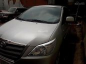 Bán xe Toyota Innova 2.0E sản xuất 2015, màu bạc, biển thành phố