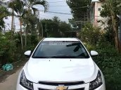 Cần bán Chevrolet Cruze đời 2011, máy 1.6, màu trắng