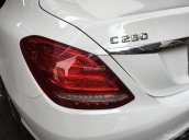 Cần bán chiếc Mercedes C250 2016, màu trắng