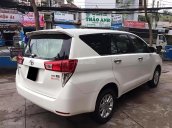 Cần bán Toyota Innova E MT sản xuất 2017, màu trắng, odo 25.000 km