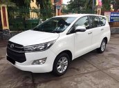 Cần bán Toyota Innova E MT sản xuất 2017, màu trắng, odo 25.000 km