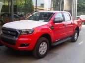 Bán Ford Ranger XLS 1 cầu số sàn, nhập khẩu, màu đỏ tươi, hỗ trợ trả góp, cam kết giá tốt nhất. L/H: 090.778.2222