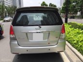 Cần bán xe Toyota Innova 2008 màu bạc, số sàn, xe nhà đang sử dụng