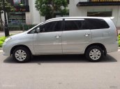 Cần bán xe Toyota Innova 2008 màu bạc, số sàn, xe nhà đang sử dụng