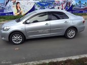 Cần bán gấp Toyota Vios E đời 2011, màu bạc