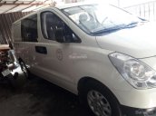 Cần bán Hyundai Starex 2013 màu trắng máy xăng