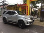 Cần bán gấp xe Toyota Fortuner V 2016 số tự động màu bạc